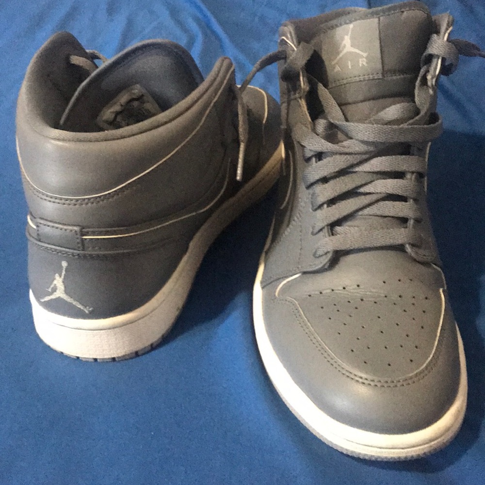 Air Jordan 1s Mid